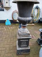 Gietijzeren tuinvaas op sokkel, Tuin en Terras, Tuinvazen, Ophalen, Gebruikt