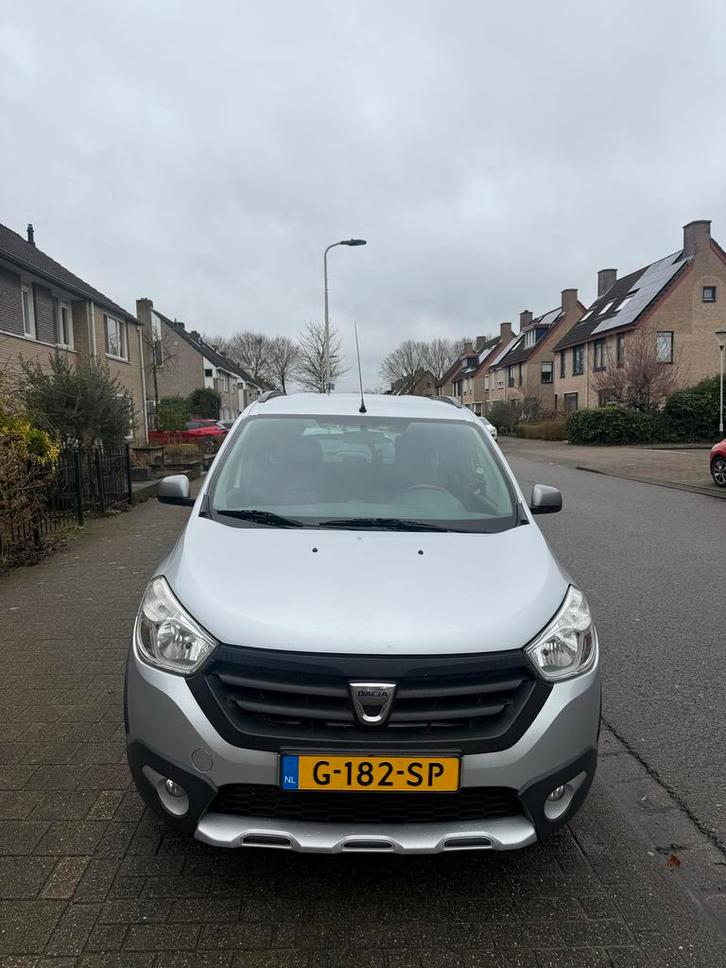 Nette Dacia Lodgy Stepway (2016) 5p, Auto's, Dacia, Lodgy, Benzine, Stationwagon, Geïmporteerd, Zilver of Grijs, Ophalen