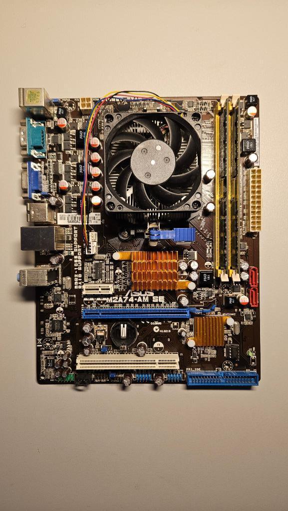 Asus M2A74-AM SE + AMD Athlon II X2 240 + 2GB, Computers en Software, Moederborden, Gebruikt, Overige typen, DDR2, Verzenden
