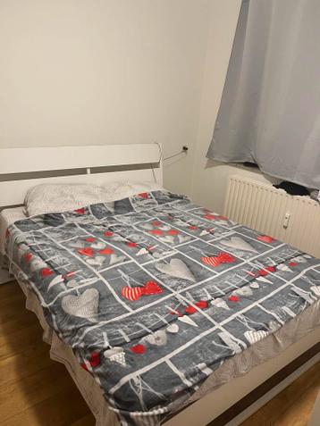 IKEA bedframe + optioneel matras, zeer goede staat - afbeelding 1