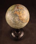 Kleine antieke globe, Verzenden