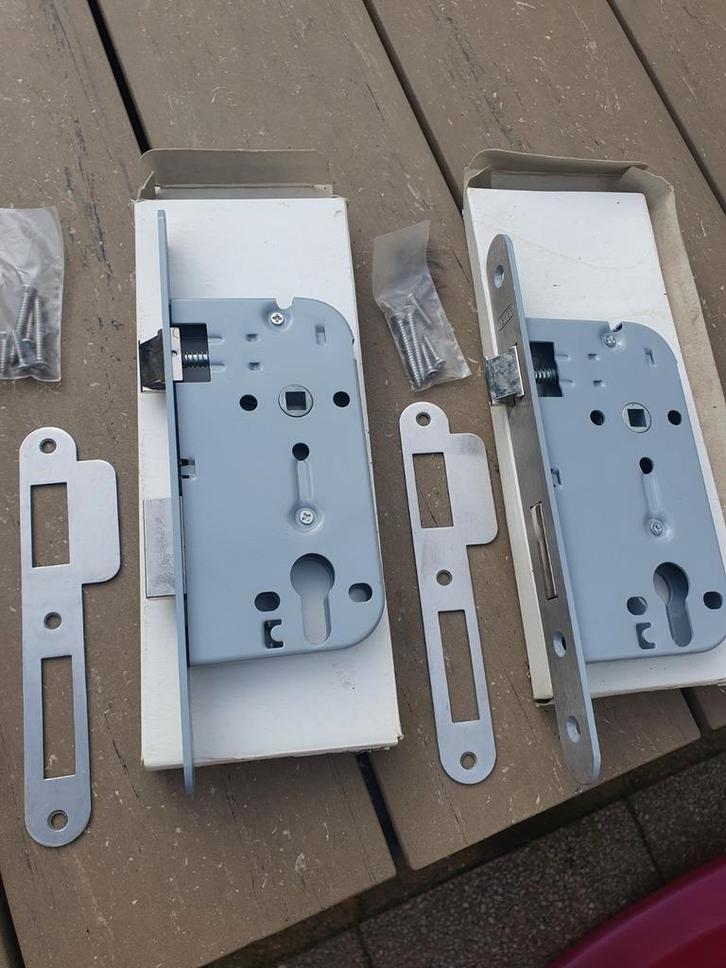 Nemef Slot RVS dagschoot omdraaibaar L/R  Hartafstand 72mm, Doe-het-zelf en Verbouw, Hang- en Sluitwerk, Nieuw, Slot, Rvs, Ophalen