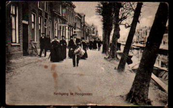 Hoogeveen, Kerkgang met trommelaar (ca 1910)