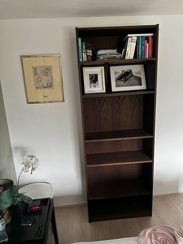Echt houten boekenkast beschikbaar voor biedingen