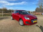 Suzuki Swift 1.2 Dualjet 83pk Smart Hybrid S&S 2021 Rood, Auto's, Suzuki, 83 pk, Stof, Zwart, 4 cilinders