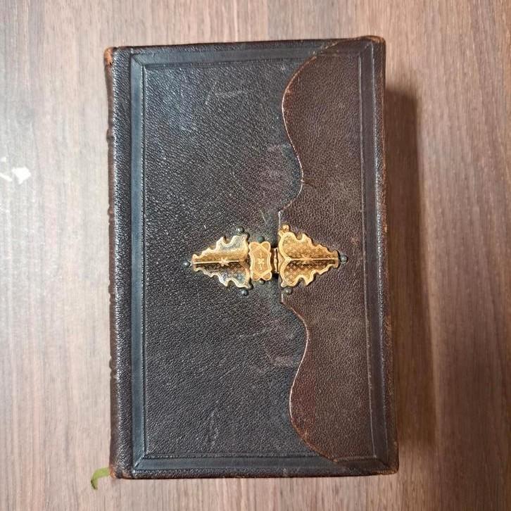 Antiek Bijbeltje 1875 met 14K Gouden Slot, Antiek en Kunst, Antiek | Boeken en Bijbels, Ophalen of Verzenden