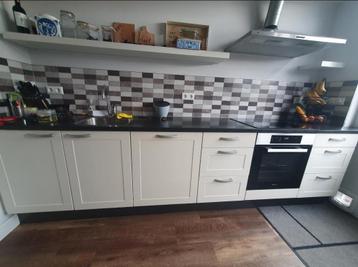 Mooie complete keuken van Provence beschikbaar voor biedingen