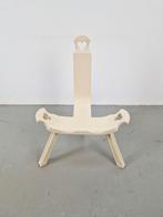 Vintage brutalist hout driepoot kruk stoel mid century ´60, Huis en Inrichting, Krukjes, N, Ophalen of Verzenden, N, Hout