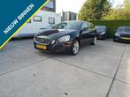 Volvo V60 1.6 T3 Momentum, Auto's, Volvo, Voorwielaandrijving, Stof, Zwart, 4 cilinders