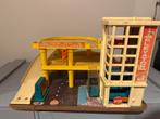 Vintage Fisher Price Parkeergarage #930, Antiek en Kunst, Antiek | Speelgoed, Ophalen
