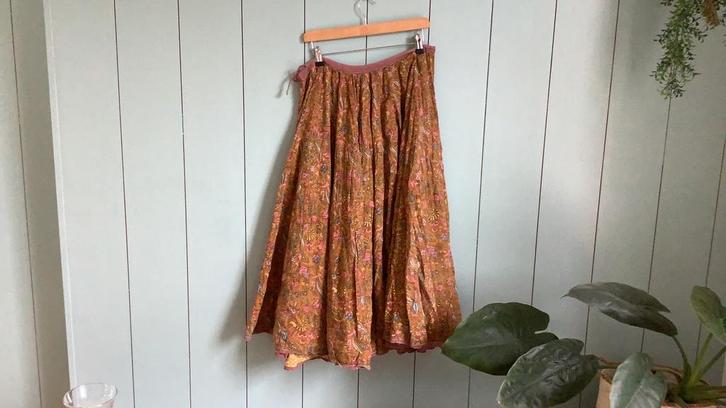 Brigitte Singh batik rok! Boho hippie style, Kleding | Dames, Rokken, Zo goed als nieuw, Maat 38/40 (M), Geel, Onder de knie, Ophalen of Verzenden