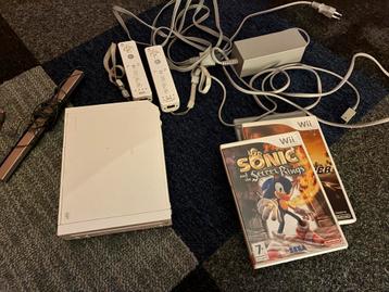 Nintendo wii incl 2 controllers en 3 spellen beschikbaar voor biedingen