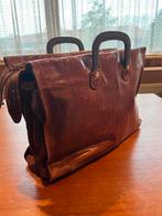 The Bridge leren aktetas, Ophalen, Gebruikt