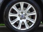Volvo V70 2.4D Momentum - AUTOMAAT - LEDER - STOEL VERW - VO, Auto's, 15 km/l, Zwart, 179 €/maand, Diesel