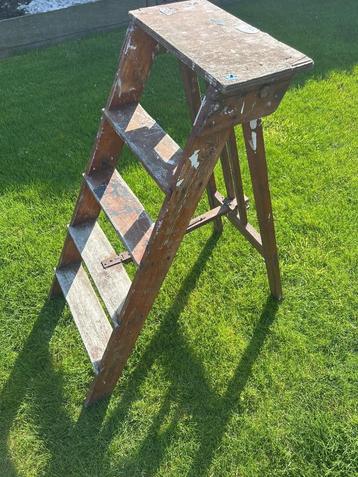Oude vintage trap beschikbaar voor biedingen