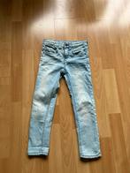 Hema gave lichtblauwe skinny fit jeans mt 110 ZGAN, Jongen, Ophalen of Verzenden, Broek, Zo goed als nieuw