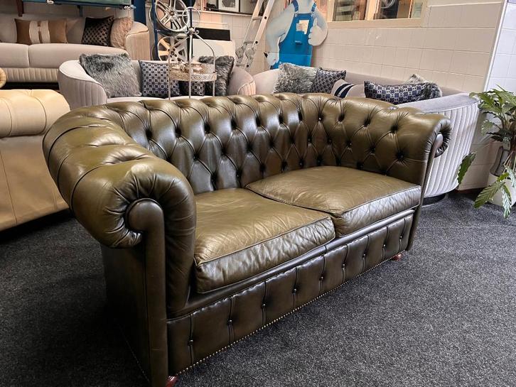 Chesterfield Maarssen Groene Vintage Chesterfield 2 Zitsbank, Huis en Inrichting, Banken | Bankstellen, Gebruikt, Rechte bank