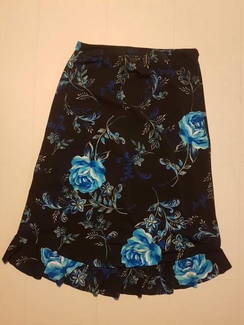 Mooie zwarte rok met blauw S (stretch), Kleding | Dames, Rokken, Zo goed als nieuw, Blauw, Knielengte, Ophalen of Verzenden