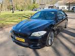 BMW 528i/ 3.0L/ 6cil./ APK 03-26/ Head-up/ Softclose., Auto's, BMW, Automaat, Achterwielaandrijving, Zwart, Leder