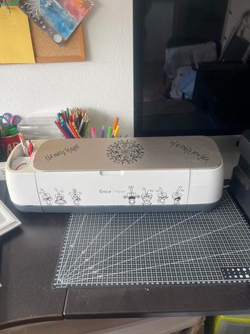Cricut maker snijplotter beschikbaar voor biedingen