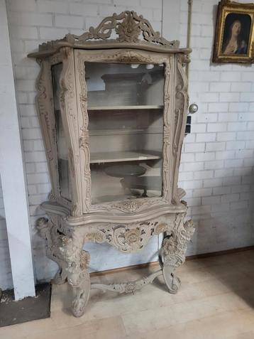 Barok vitrine  beschikbaar voor biedingen