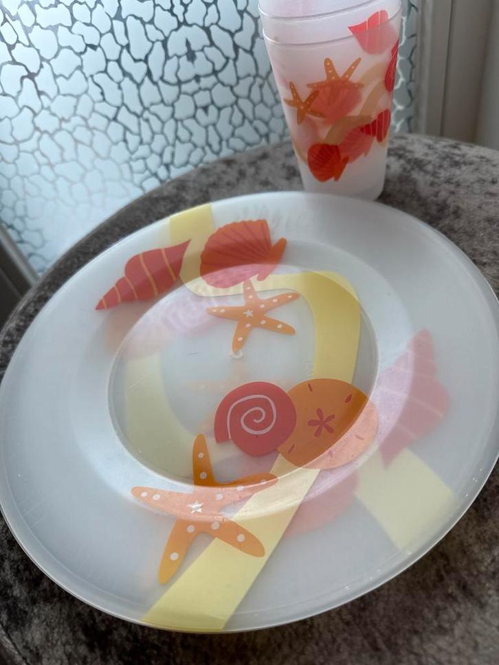 Plastic Borden en Bekers - 6 stuks, Huis en Inrichting, Keuken | Servies, Zo goed als nieuw, Bord(en), Effen, Overige materialen