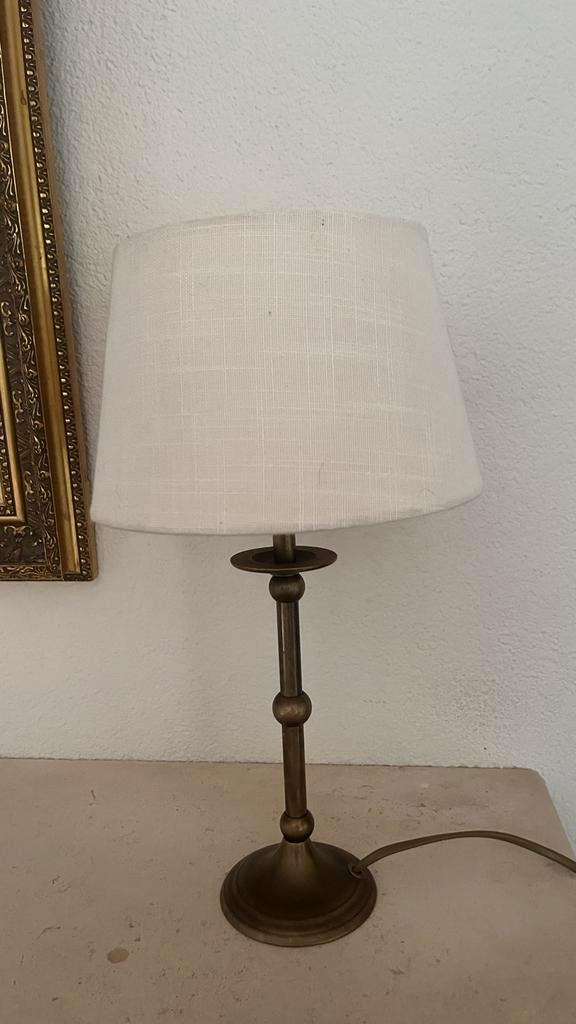 Tafellamp met kap en messing voet, Huis en Inrichting, Lampen | Tafellampen, Zo goed als nieuw, Minder dan 50 cm, Ophalen of Verzenden