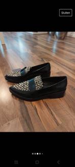 Zwarte elegante schoenen van Zara Basic, Maat 38, Kleding | Dames, Schoenen, Ophalen of Verzenden, Zo goed als nieuw, Zwart, Sneakers of Gympen