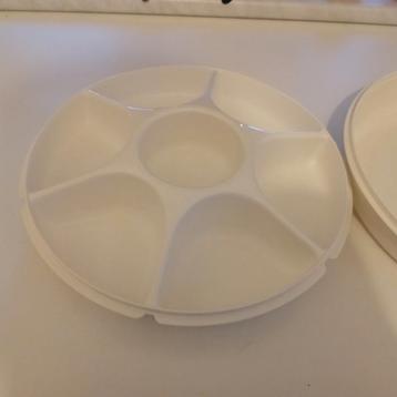  Tupperware Serveerschaal met Vakken beschikbaar voor biedingen