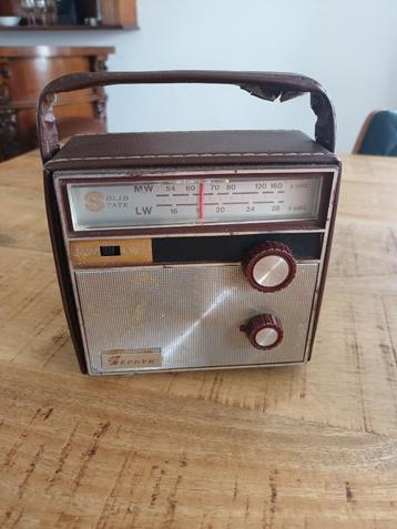 Vintage draagbare Zephyr Solid State Radio beschikbaar voor biedingen