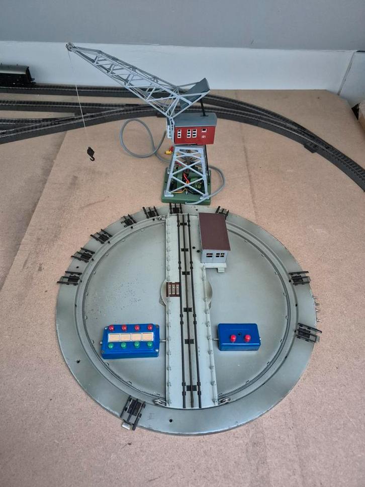 Marklin 7186 draaischijf en 7051 hijskraan, Hobby en Vrije tijd, Modeltreinen | H0, Zo goed als nieuw, Brug, Tunnel of Gebouw