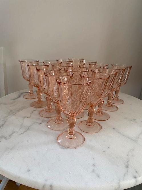 Vintage 14 roze witte wijn glazen arcoroc luminarc rosaline, Verzamelen, Glas en Borrelglaasjes, Ophalen of Verzenden