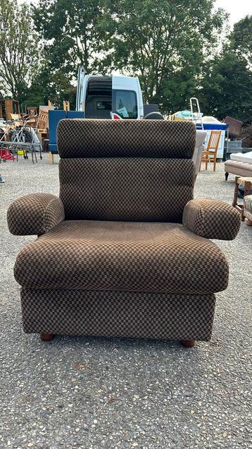 Vintage fauteuil beschikbaar voor biedingen