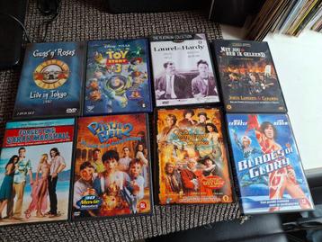 Doosje met 8 DVD's beschikbaar voor biedingen