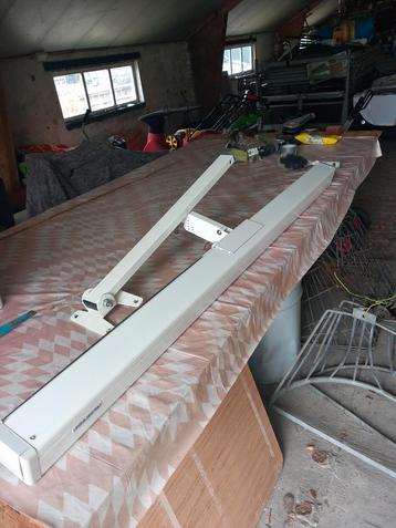 Projecta projectiescherm beschikbaar voor biedingen