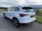 Skoda Karoq 1.5 TSI ACT Business Ed. Plus / Trekhaak / Cam, Stof, Zwart, 4 cilinders, Wit