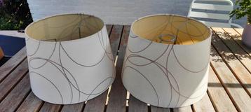2 Beige Lampenkappen met borduursel beschikbaar voor biedingen