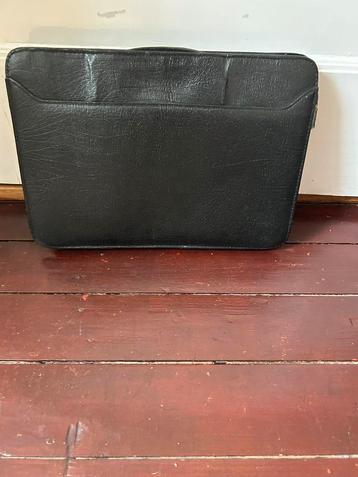 Vintage zwarte leren tas, geschikt voor laptop beschikbaar voor biedingen