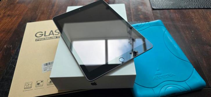 Apple iPad 6 gen 128 GB Wi-Fi space grey like new, Computers en Software, Apple iPads, Gebruikt, Apple iPad, Wi-Fi, 9 inch, 128 GB