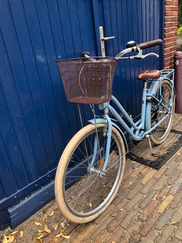 Blauwe elops ( decathlon) kinderfiets met Mand beschikbaar voor biedingen
