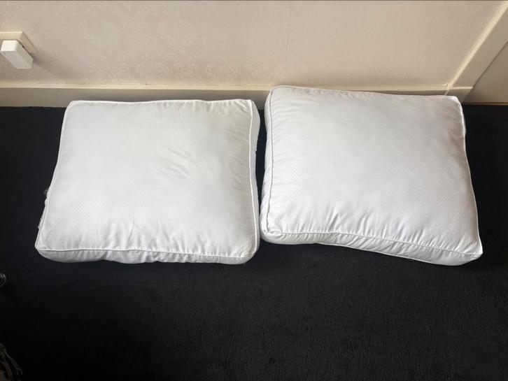Twee hoofdkussens, weinig gebruikt, Huis en Inrichting, Slaapkamer | Beddengoed, Gebruikt, Kussen, Tweepersoons, Wit, Ophalen of Verzenden