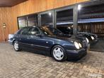 Mercedes E-klasse 300 Turbodiesel TD Avantgarde, Auto's, Achterwielaandrijving, Gebruikt, Blauw, 2996 cc