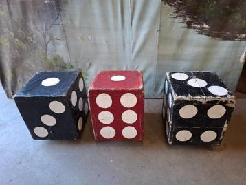 houten dobbelstenen kruk , stoel kermis decoratie beschikbaar voor biedingen