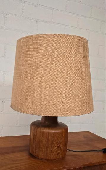 Teak Houten Tafellamp met Linnen Kap beschikbaar voor biedingen