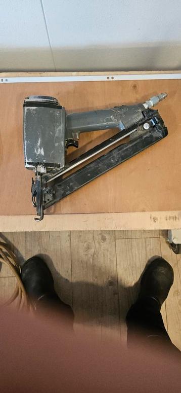 senco spijkerpistool beschikbaar voor biedingen