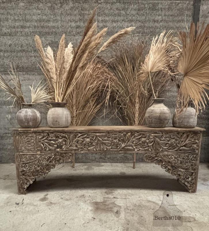 Unieke Oosterse sidetable eeuwenoud houtsnijwerk met ziel, Huis en Inrichting, Tafels | Sidetables, Zo goed als nieuw, 25 tot 50 cm