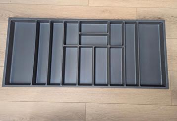 Grote bestekbak, 109,5 cm x 47,5 cm beschikbaar voor biedingen