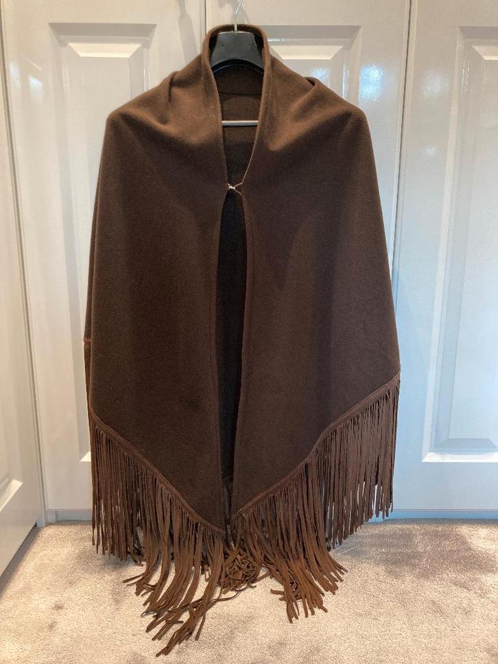 Bruine cape met suede franje van Sam-Rone Paris, Kleding | Dames, Jassen | Winter, Zo goed als nieuw, Maat 38/40 (M), Bruin, Ophalen of Verzenden