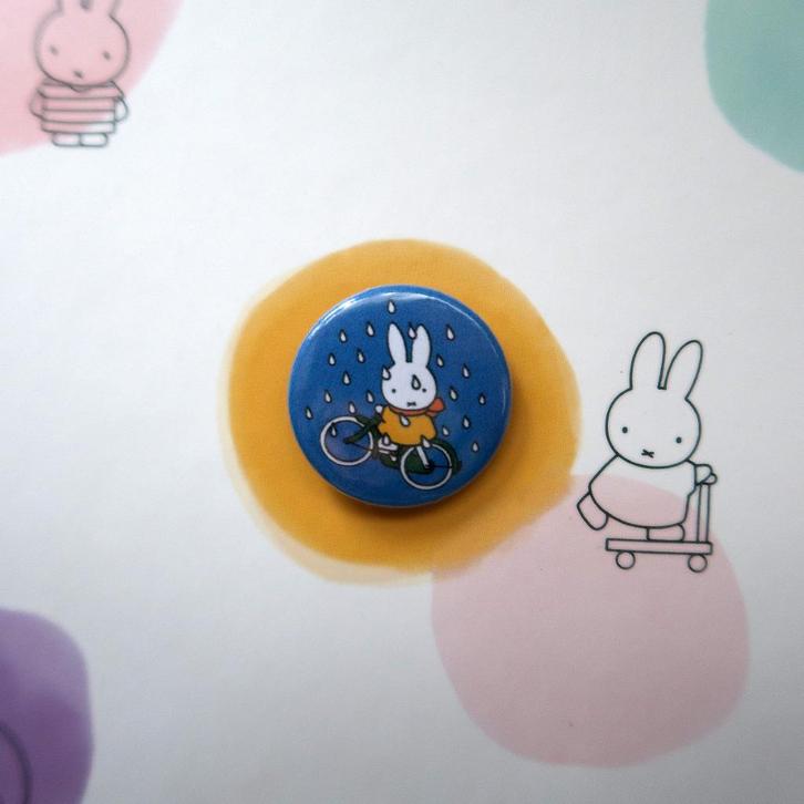 Nijntje Miffy 25MM Bunny Pin Button Badge Brooch, Verzamelen, Speldjes, Pins en Buttons, Nieuw, Button, Overige onderwerpen, Verzenden