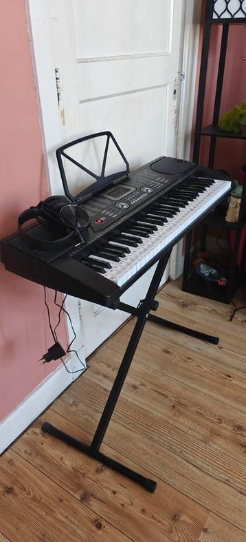Finesse Chicago Keyboard met koptelefoon en notenstickers beschikbaar voor biedingen
